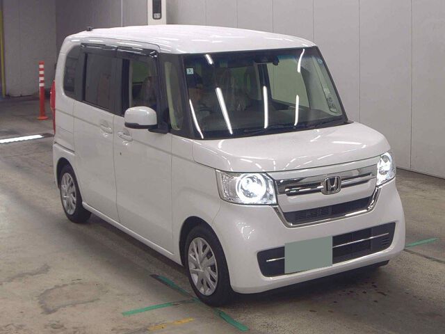Honda N-Box JF4 спереди