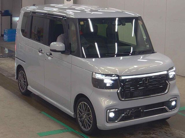 Honda N-Box JF5/JF6 Custom спереди